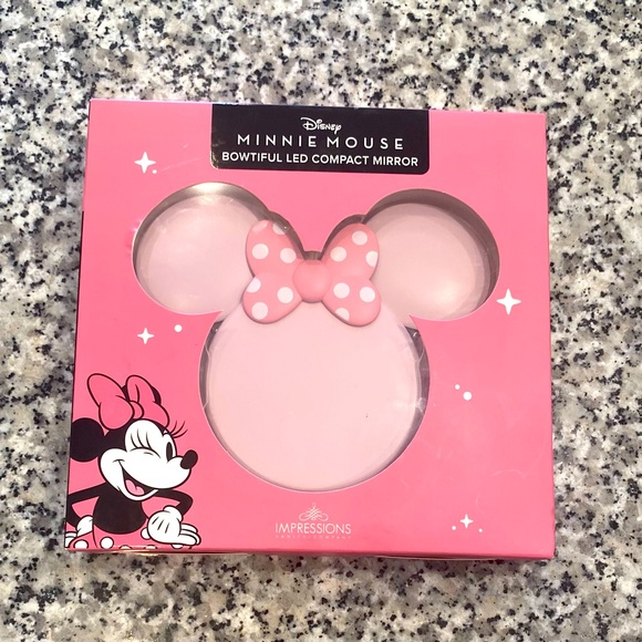 Impressions Disney Minnie Mouse LED Compact Mirror Bowtiful Matte Pink - Picture 6 of 7